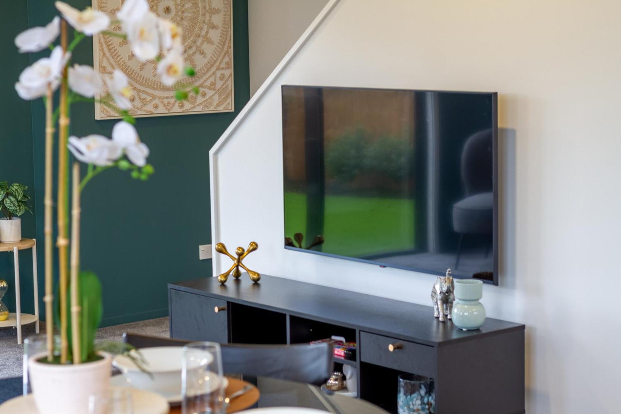 Serene Living 2 Bed With Carpark Christchurch Eksteriør billede