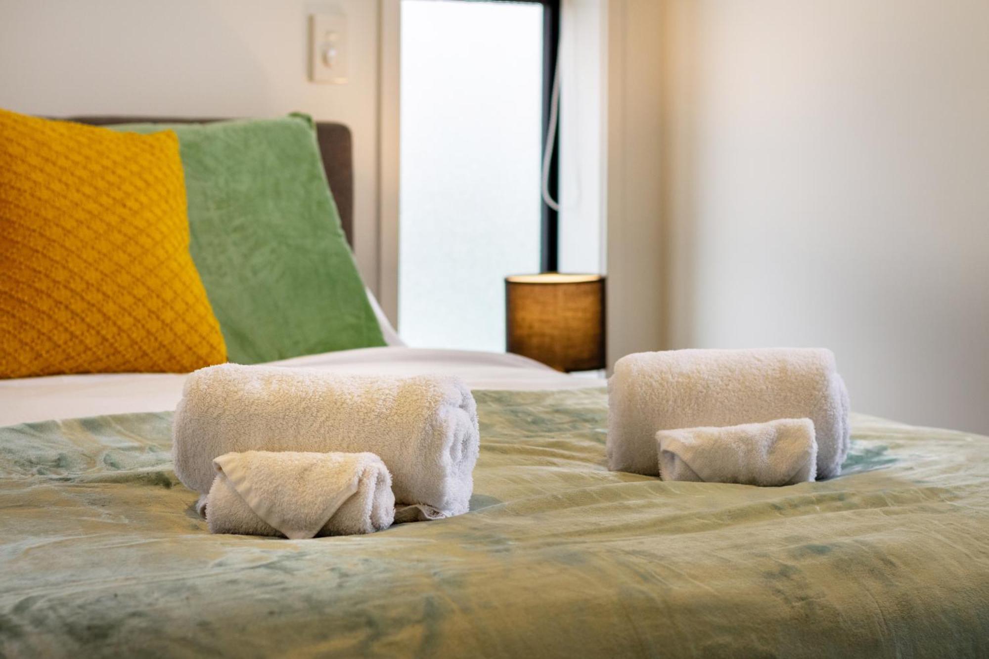 Serene Living 2 Bed With Carpark Christchurch Eksteriør billede