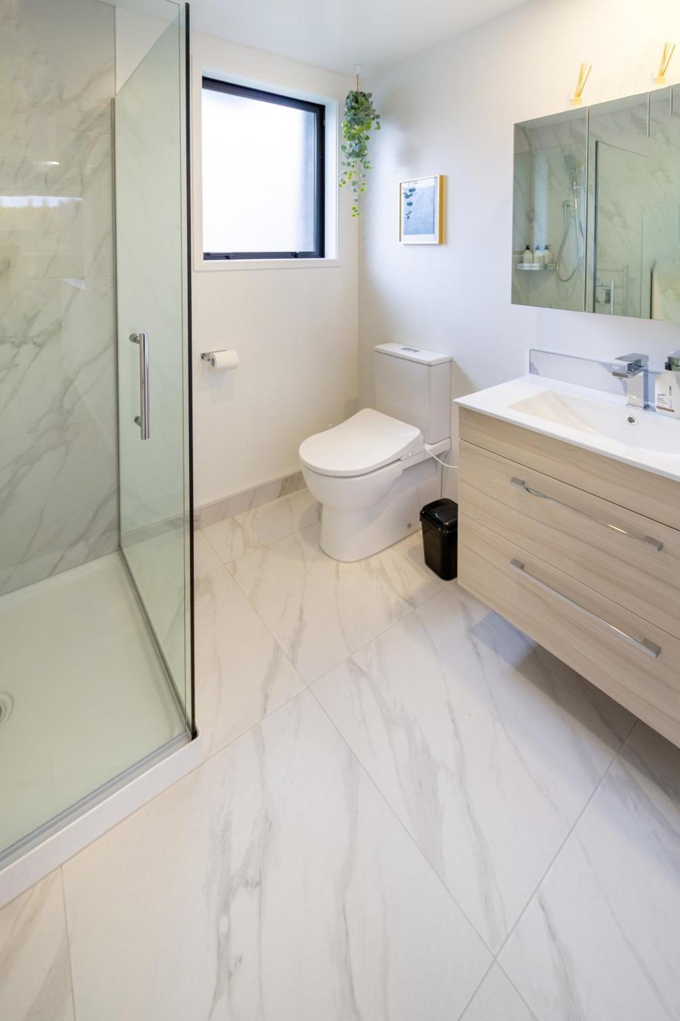 Serene Living 2 Bed With Carpark Christchurch Eksteriør billede