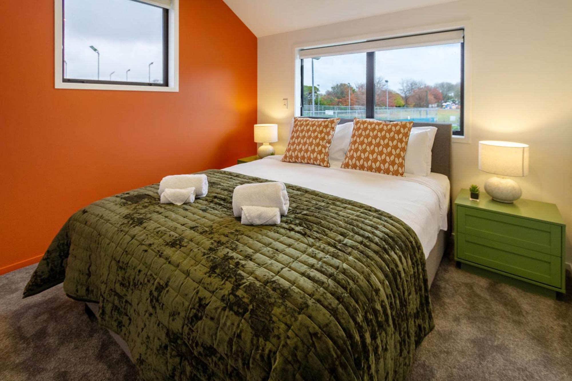 Serene Living 2 Bed With Carpark Christchurch Eksteriør billede