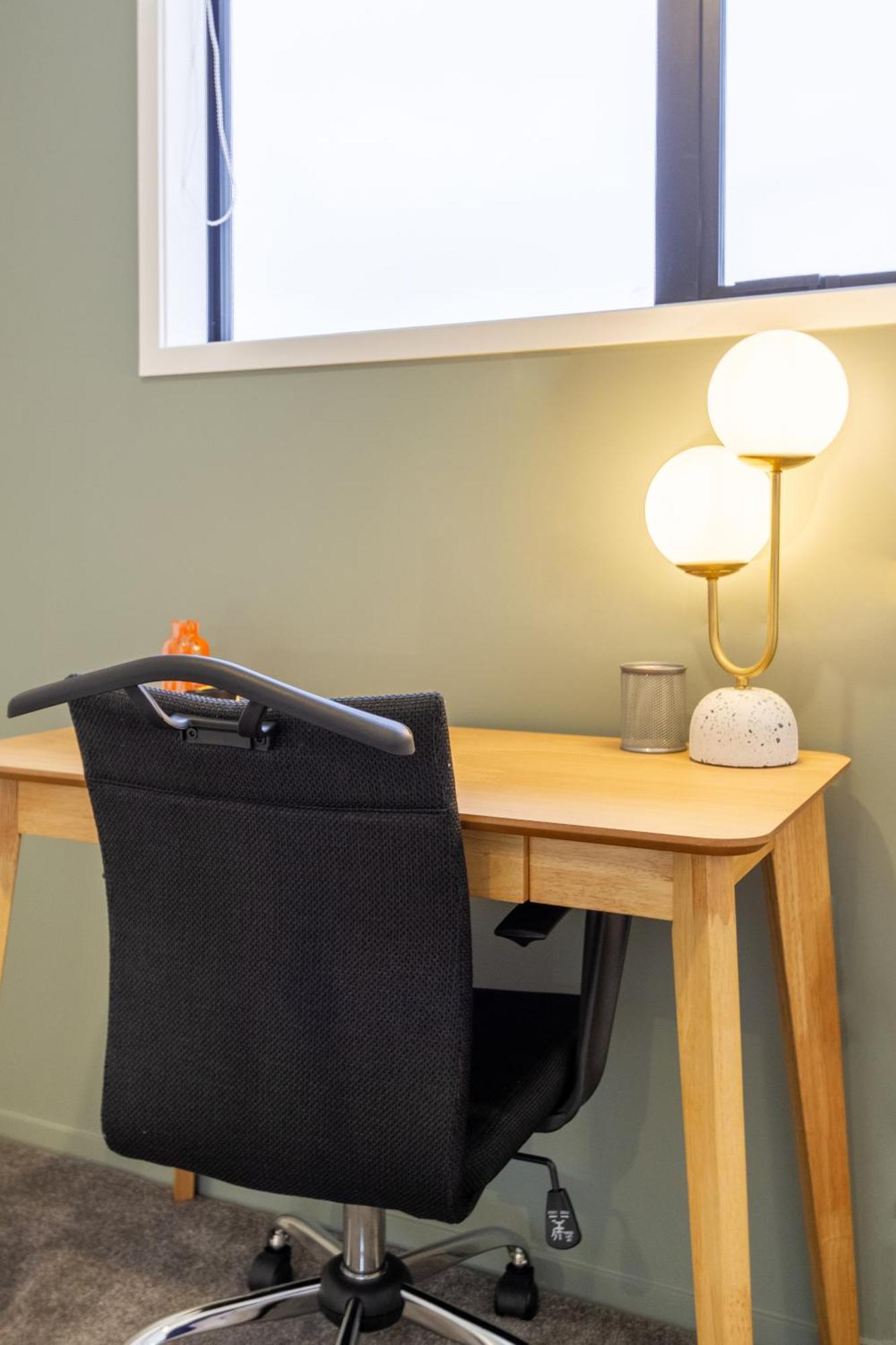 Serene Living 2 Bed With Carpark Christchurch Eksteriør billede