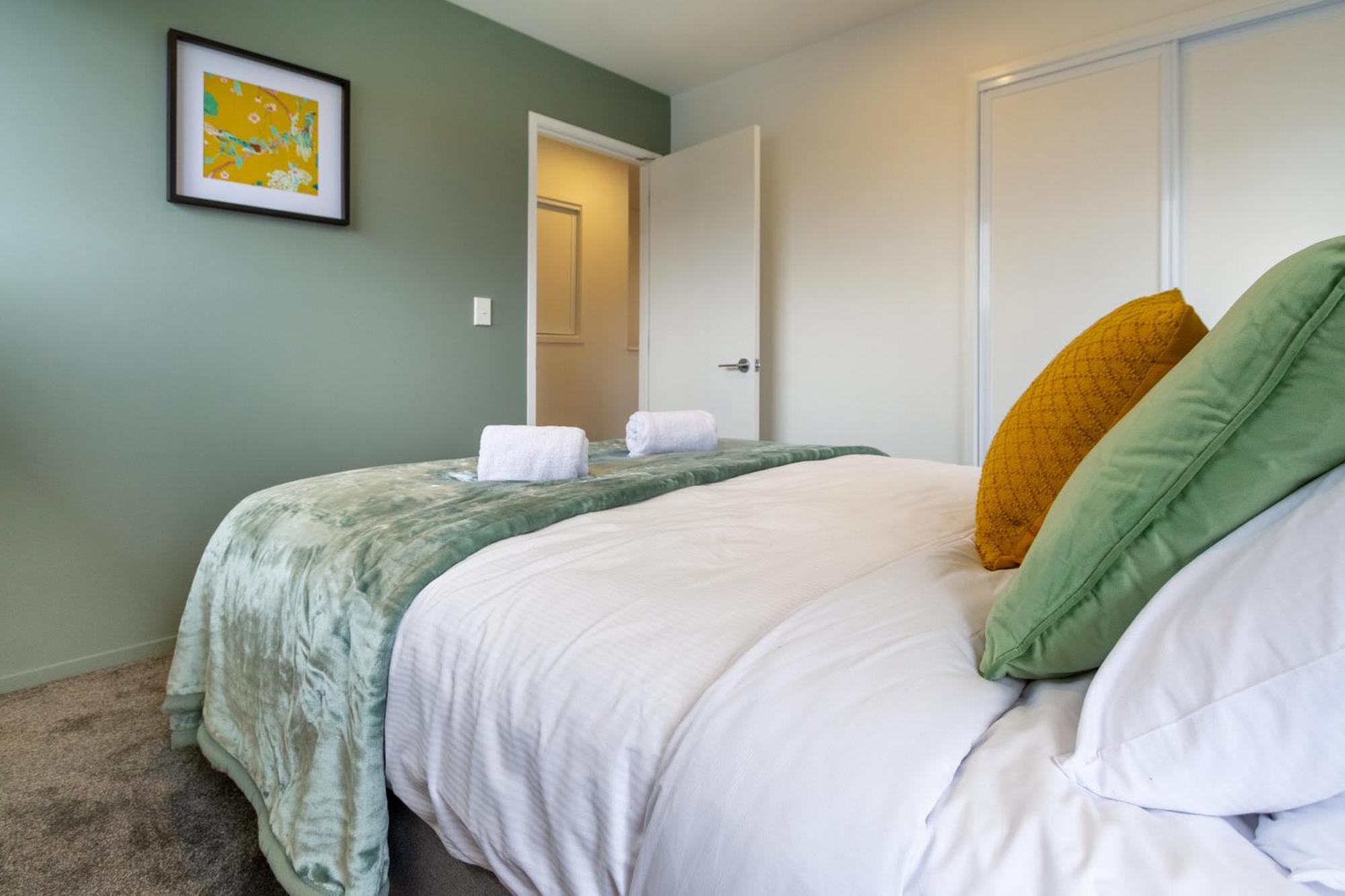 Serene Living 2 Bed With Carpark Christchurch Eksteriør billede