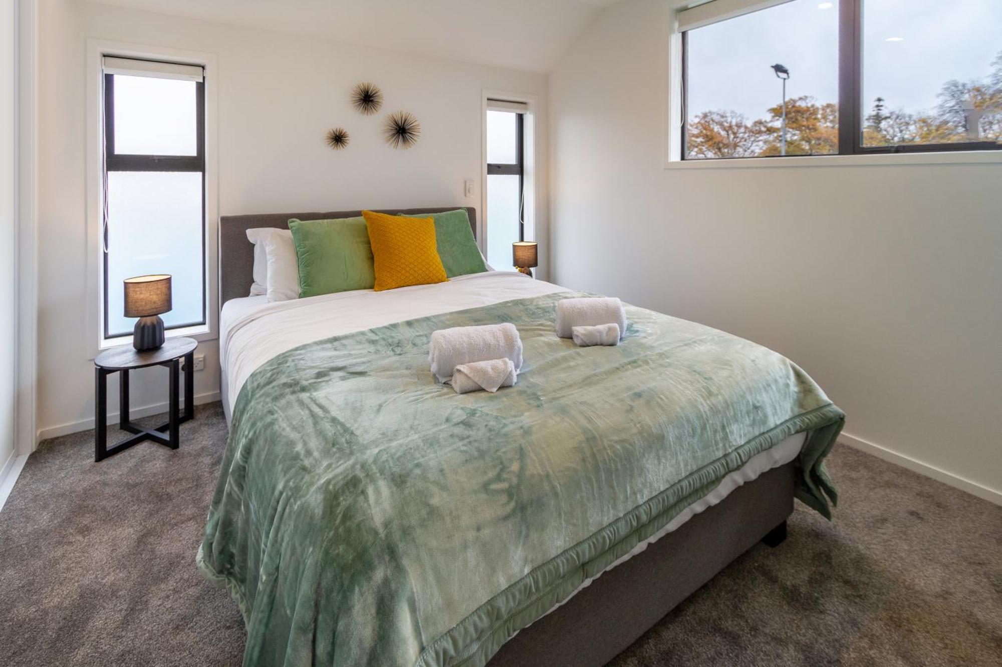 Serene Living 2 Bed With Carpark Christchurch Eksteriør billede
