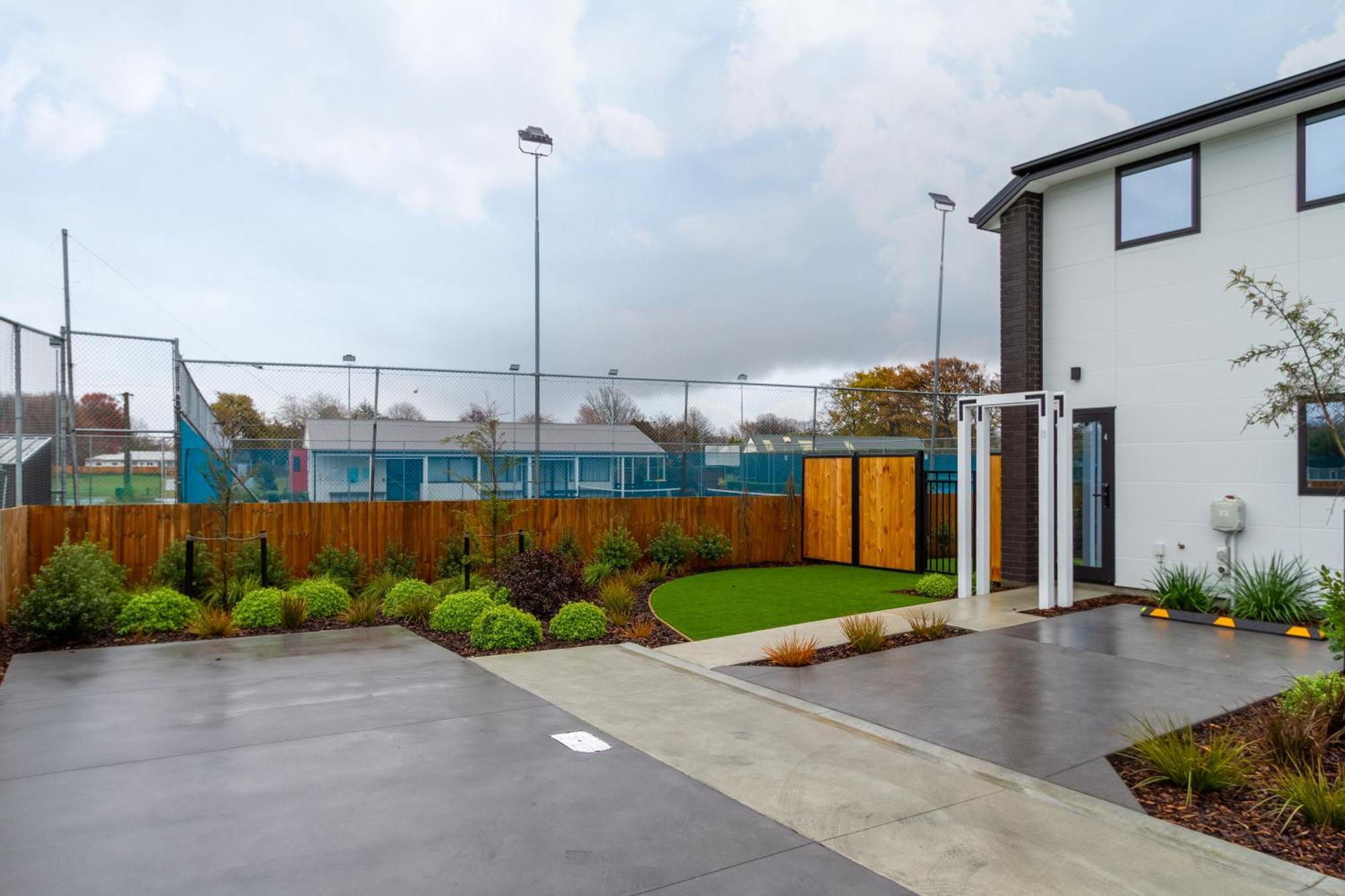 Serene Living 2 Bed With Carpark Christchurch Eksteriør billede